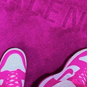 Meet your Posher, Ninoshka